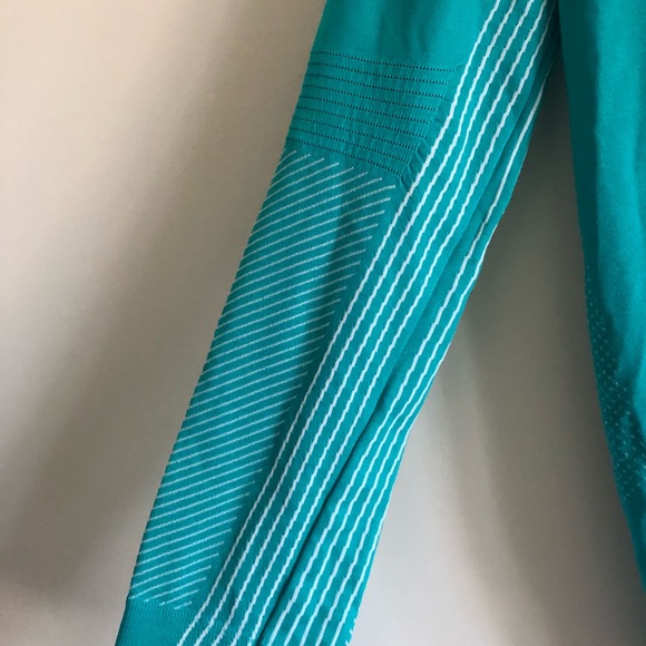 NWT Nike Epic Dri-Fit Knit LS Crew Training shirt - Picture 3 of 7